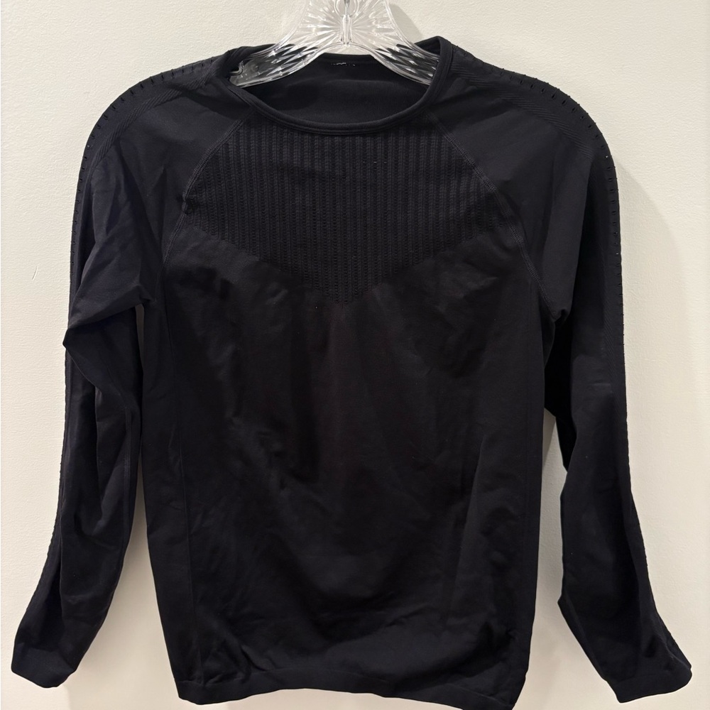 Fabletics Women's Sync Seamless Long Sleeve Top Black Size Small. Underscrub top